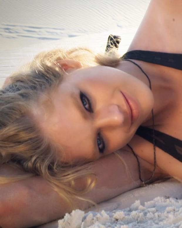 Valerie van der Graaf Swimsuit video 2014 2157889318001_4707249695001_2943586523001-vs.jpg